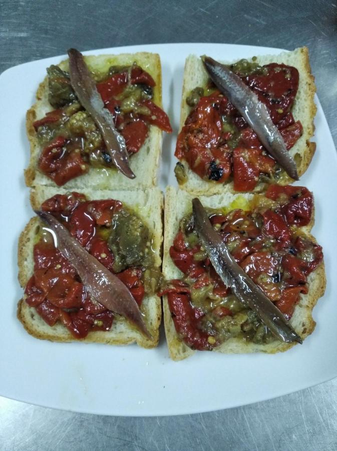 Albergue Santa Barbara Aliaga 外观 照片